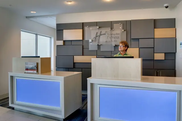 Photo 1 - Holiday Inn Express & Suites Galesburg by IHG