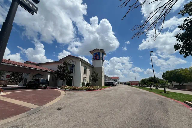 Photo 1 - Studio 6 Suites Euless, Tx – Dfw West