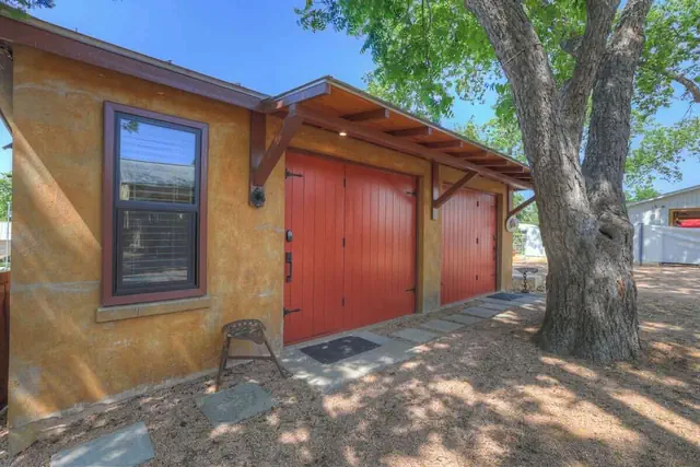 Photo 1 - Rojo-charming Unit Walking Distance to Main St!