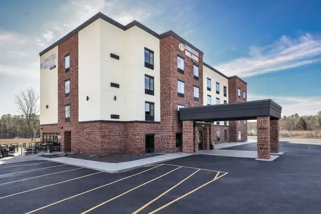 Photo 1 - Cobblestone Hotel & Suites - Waukesha/West Milwaukee