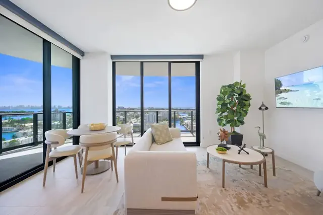 Photo 1 - NOK Classy 2BR in Miami Beach