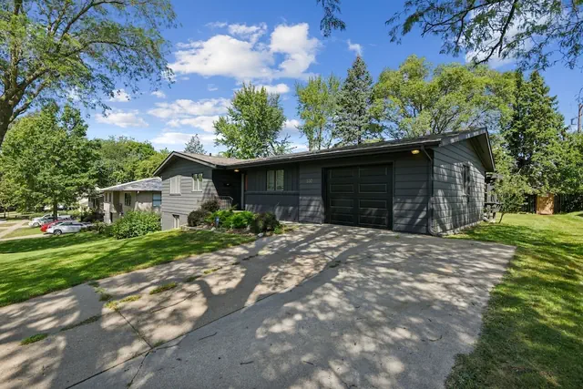Photo 1 - Iowa City 4br Backyard Walk To Stadium 4 Bedroom Home