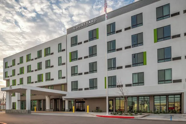 Photo 1 - Courtyard By Marriott Woodland