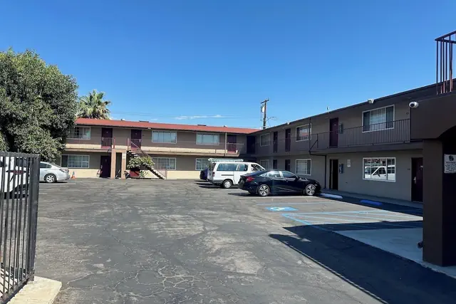 Photo 1 - Driftwood Motel - Colton