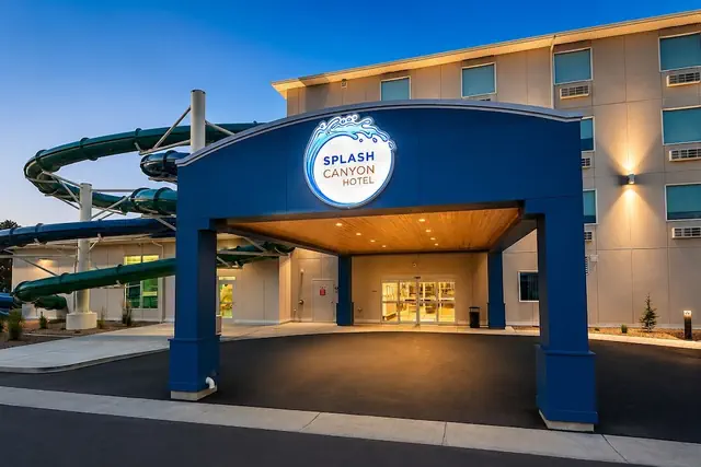 Photo 1 - Splash Canyon Hotel