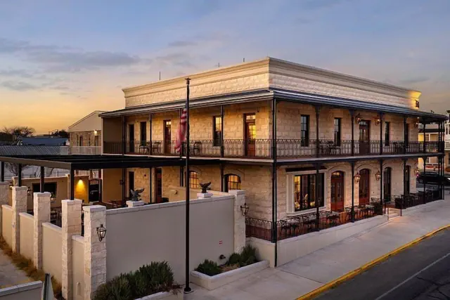 Photo 1 - Emigrant Boutique Hotel