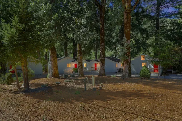 Photo 1 - Rouge Cobb Mountain Hotel - Cabin 2