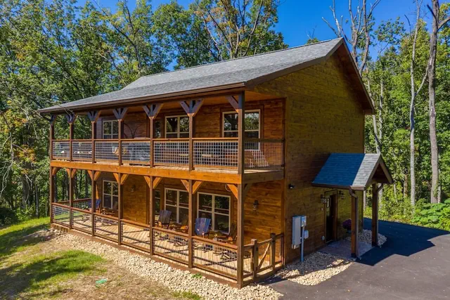 Photo 1 - Lux Cabin Mtn Views Flat Parking Dog Friendly