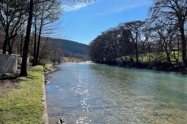 Photo 1 - River Road Escapes