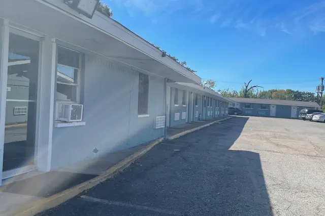 Photo 1 - Western Skies Motel