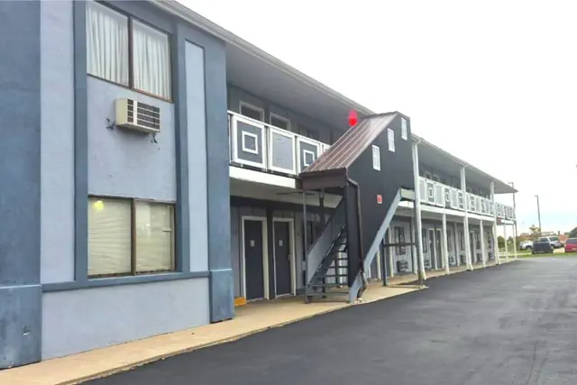 Photo 1 - Economy Inn Merrillville By Townhouse I 65