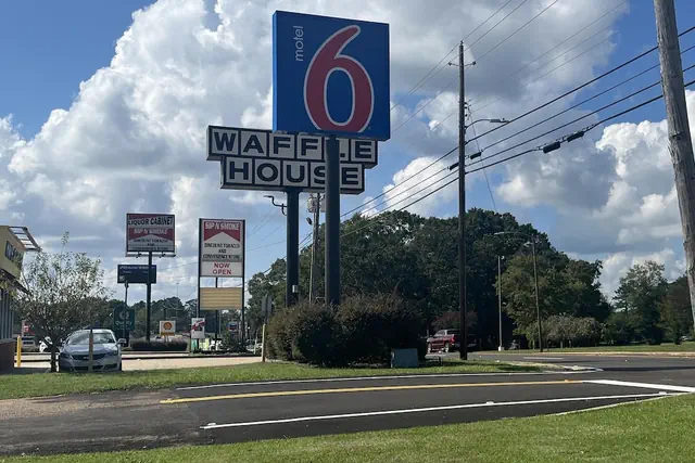 Photo 1 - Motel 6 – Mccomb, Ms