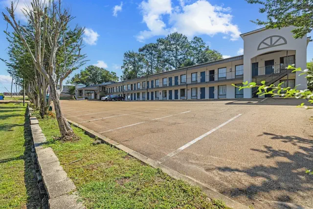 Photo 1 - Motel 6 – Mccomb, Ms