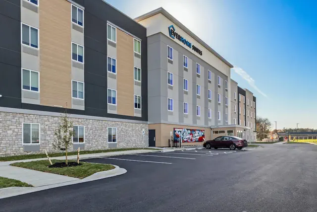 Photo 1 - Everhome Suites Bowling Green by Choice Hotels