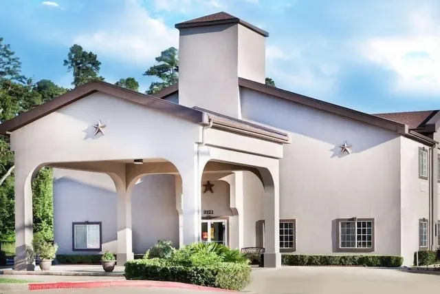 Photo 1 - Hotel Piney Woods