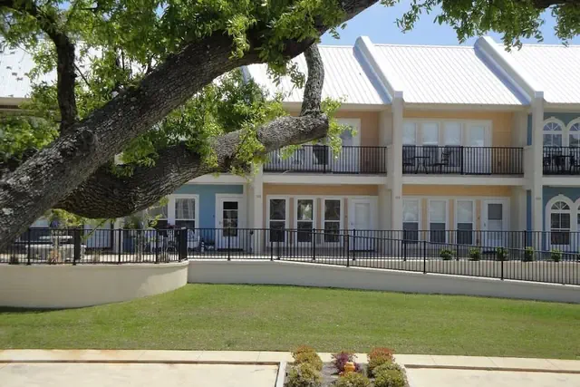 Photo 1 - 146 Beau Clair - Beachside Townhome With Pool in Long Beach