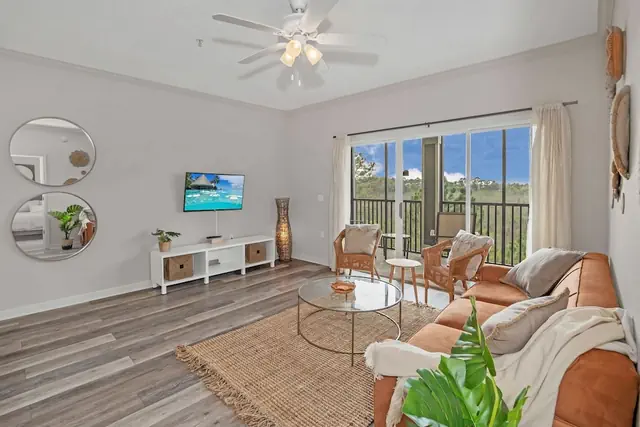 Photo 1 - Upstay Large Family Condo w Pool, Sauna