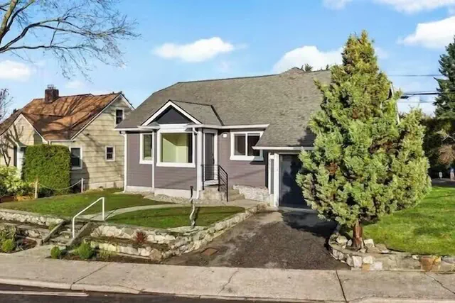 Photo 1 - Sunny 3BR Retreat Near Everet Waterfront