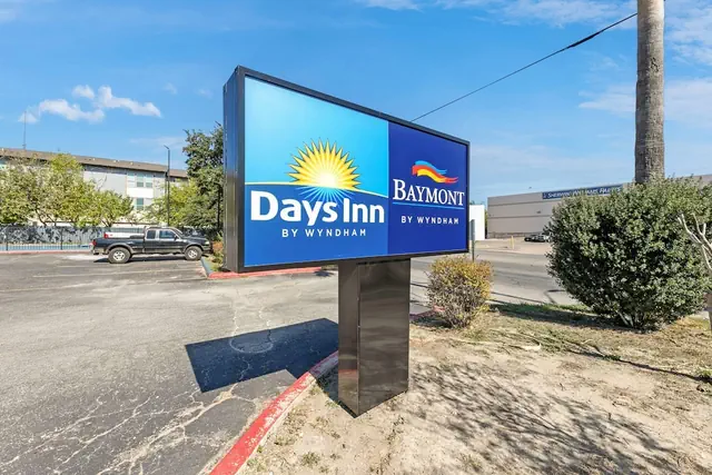 Photo 1 - Baymont by Wyndham San Antonio Downtown