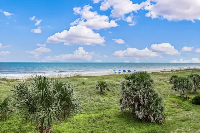 Photo 1 - Cozy Beachfront 1BR w/ Stunning Views
