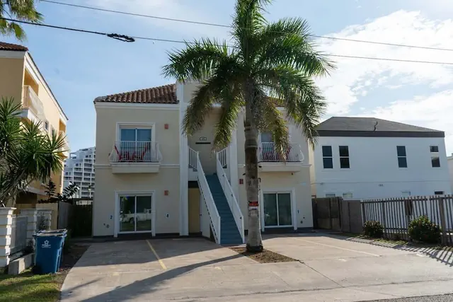 Photo 1 - 1st Floor Pool Affordable Near Beach 2 Bedroom Apts