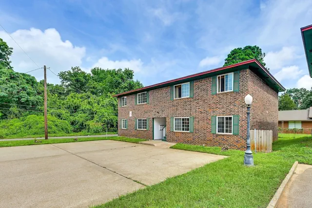 Photo 1 - The Homestead Luxury Cozy 2BR Apartment in Nacogdoches Near SFA University and Downtown Pet Friendly Business Ready Extended Stays Welcome With Self Check In High Speed Wifi Full Kitchen In Unit Laundry Private Parking and Quiet Comfort