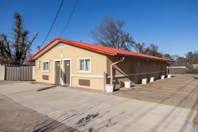 Photo 1 - Western Inn by Capital O Cleburne TX