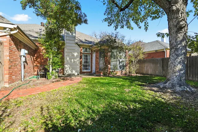 Photo 1 - Bright & Cozy 4BR Home