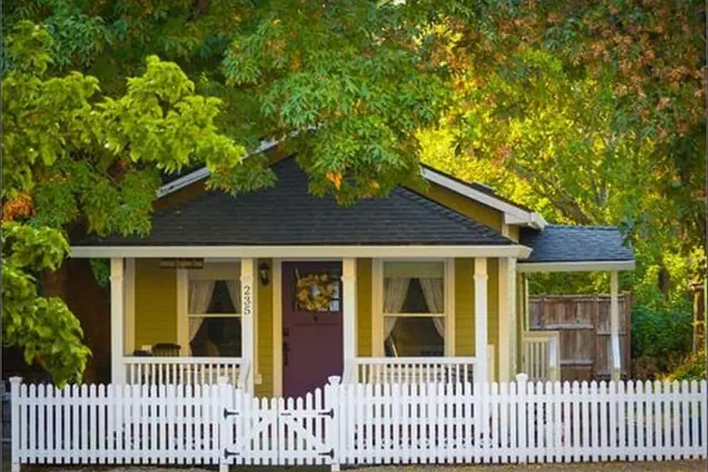 Photo 1 - Historic Bradshaw House