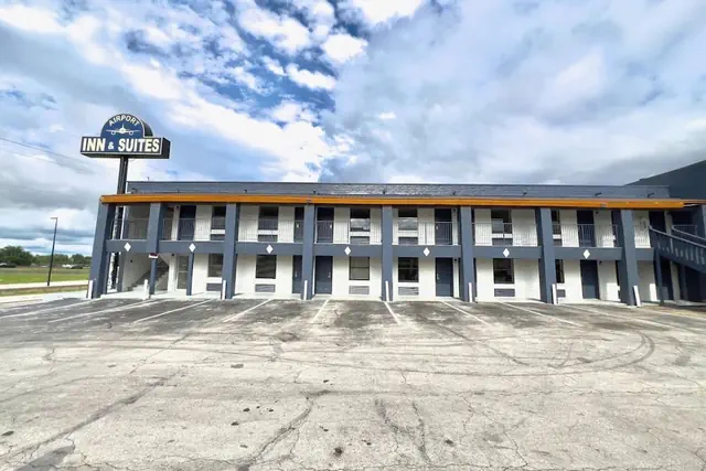 Photo 1 - Airport Inn