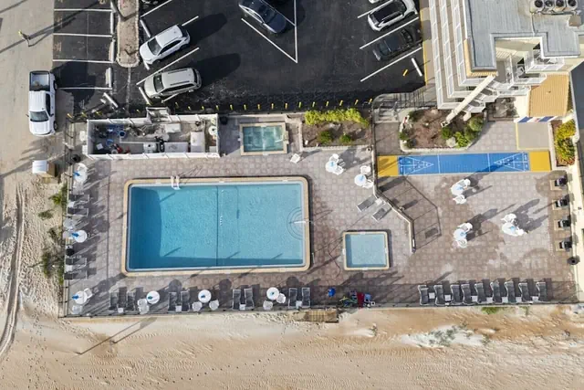 Photo 1 - Outrigger Beach Club Resort by Coolvacay