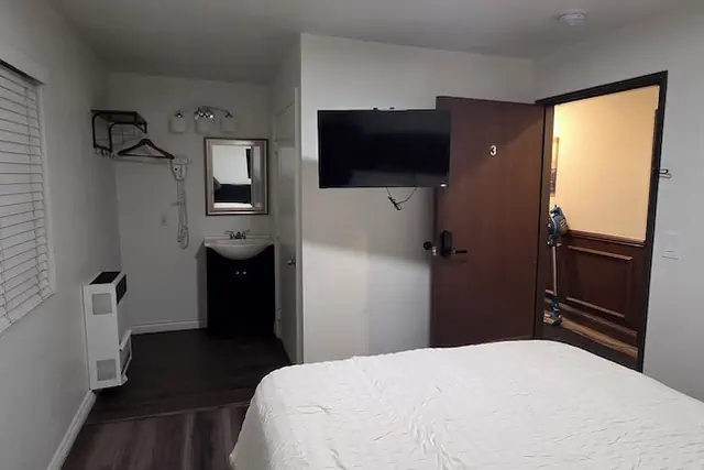 Photo 1 - Country Lodge
