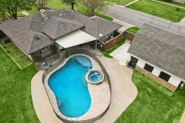Photo 1 - Gorgeous 4BR Home With Huge Yard, Pool
