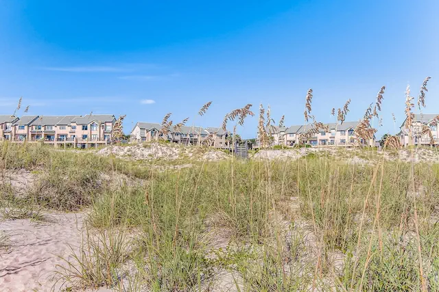 Photo 1 - Beachfront Condo With Outdoor Pool, Patio & Washer/dryer - Dog-friendly