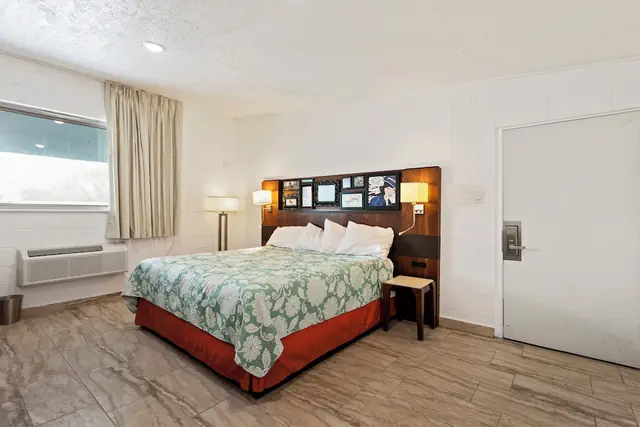 Photo 1 - Temple View Inn Ogden