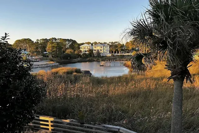 Photo 1 - 4BR Waterfront Beach Access Pool Lake Views