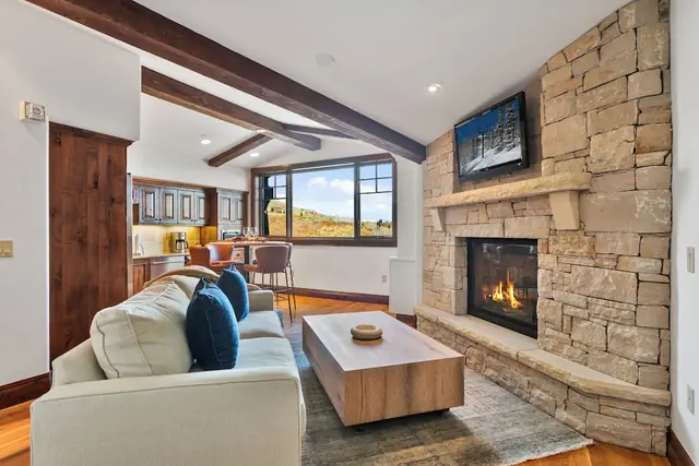 Photo 1 - Ski-in/ski-out 1br Retreat + Hot Tub 1 Bedroom Condo