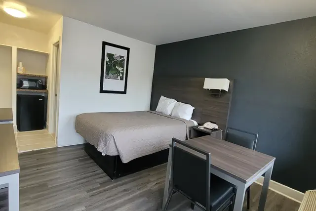 Photo 1 - Budget Inn