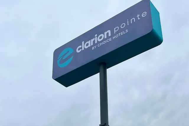 Photo 1 - Clarion Pointe Kent - Seattle South