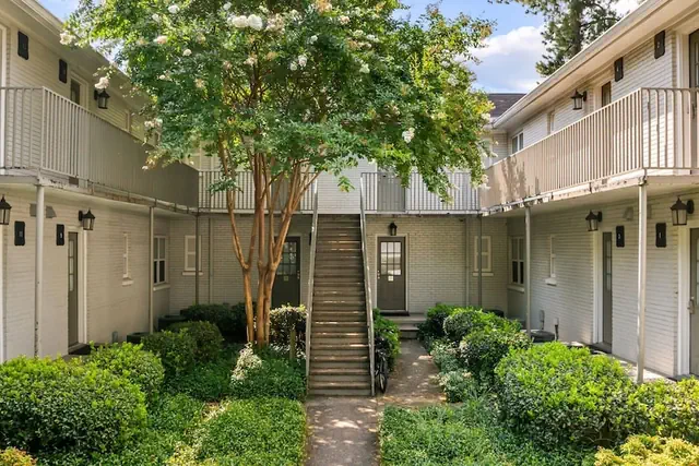 Photo 1 - Brookwood Courtyard by BCA Furnished Apartments Bcc1b 05 E