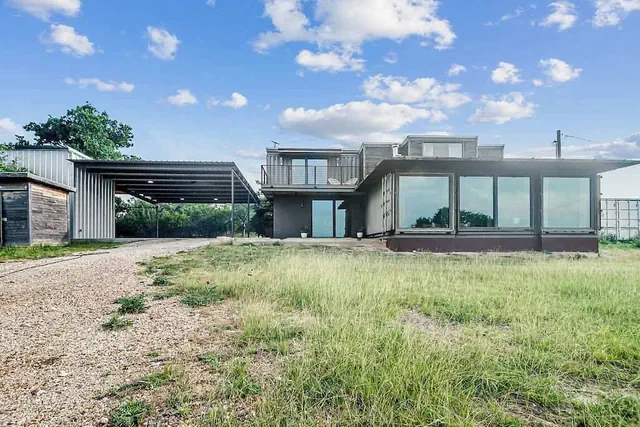 Photo 1 - Luxury 4-bedroom Container Home, Hot-tub & Firepit