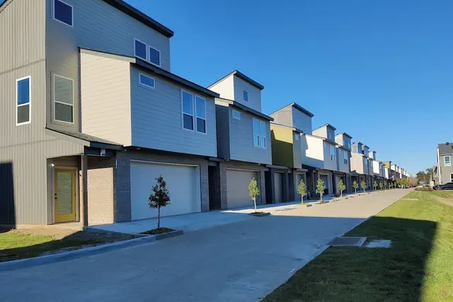 Photo 1 - Enclave 3 Bedroom Luxury Homes