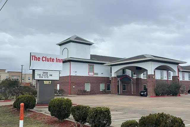 Photo 1 - Suburban Studios Clute - Lake Jackson