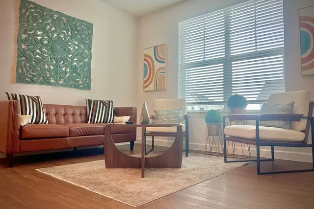 Photo 1 - Workerfriendly,washer/dryer, Gym,pool, A+ Location
