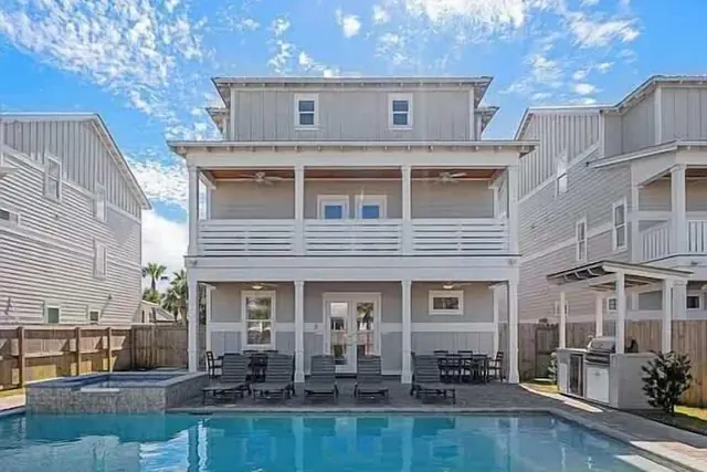 Photo 1 - Costal Style 3-story W 7BR and Near the Beach