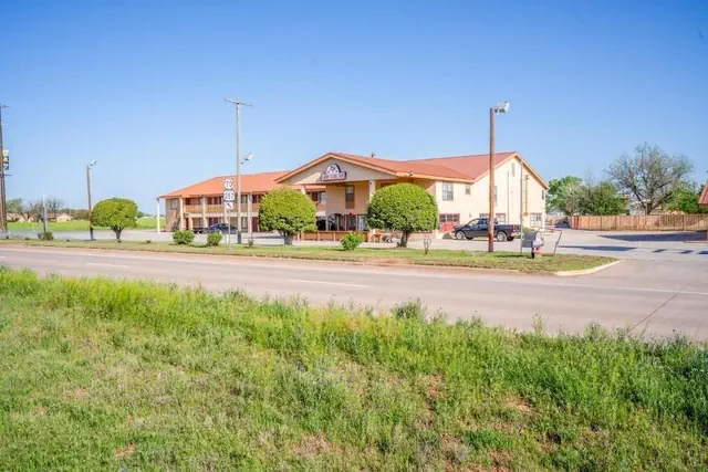 Photo 1 - Lone Star Inn
