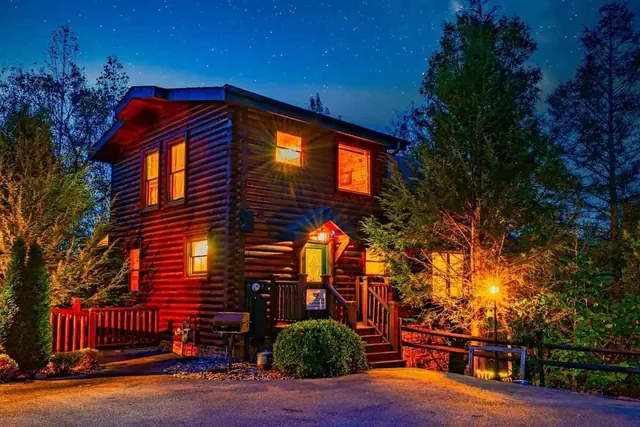 Photo 1 - Cozy Mountain Retreat With Private Hot Tub