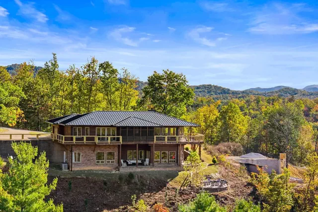 Photo 1 - 5B 4B Luxe Cabin w Hot Tub Firepit Game Room
