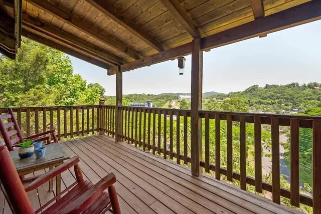 Photo 1 - Location Smokies Log Cabin Hot Tub Fireplace