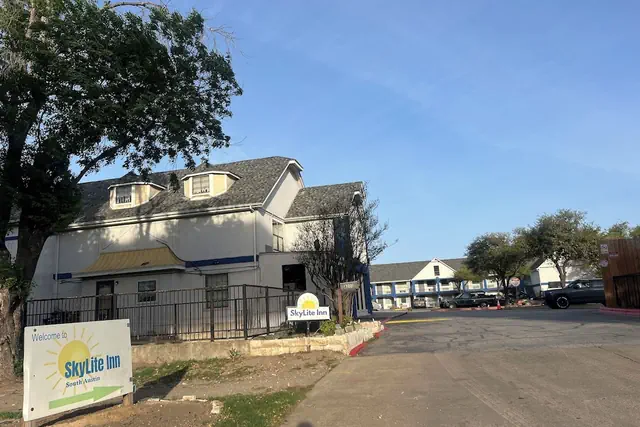 Photo 1 - Skylite inn